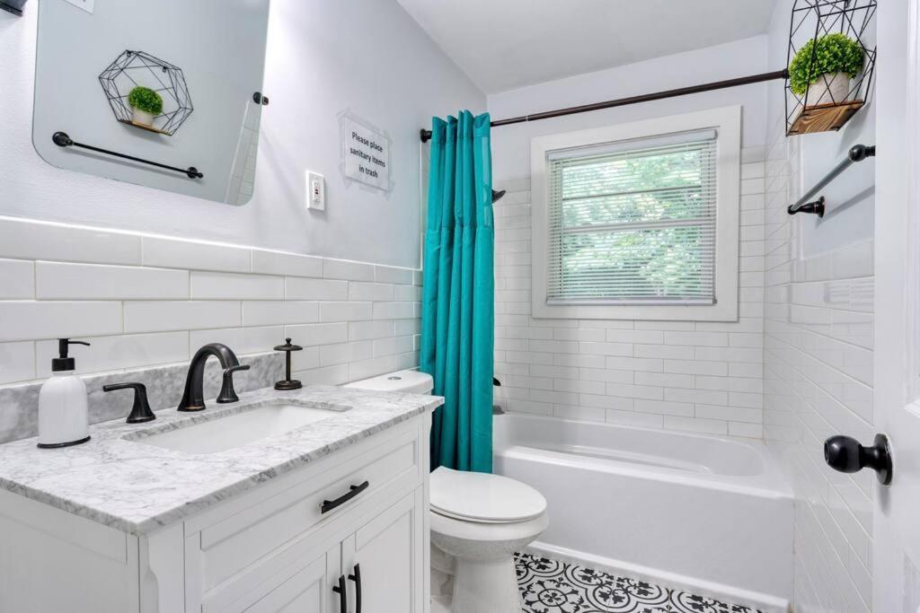 2Br 1Ba Duplex House King Beds Great For Small Groups Close To All Uptown Charlotte Attractions Экстерьер фото
