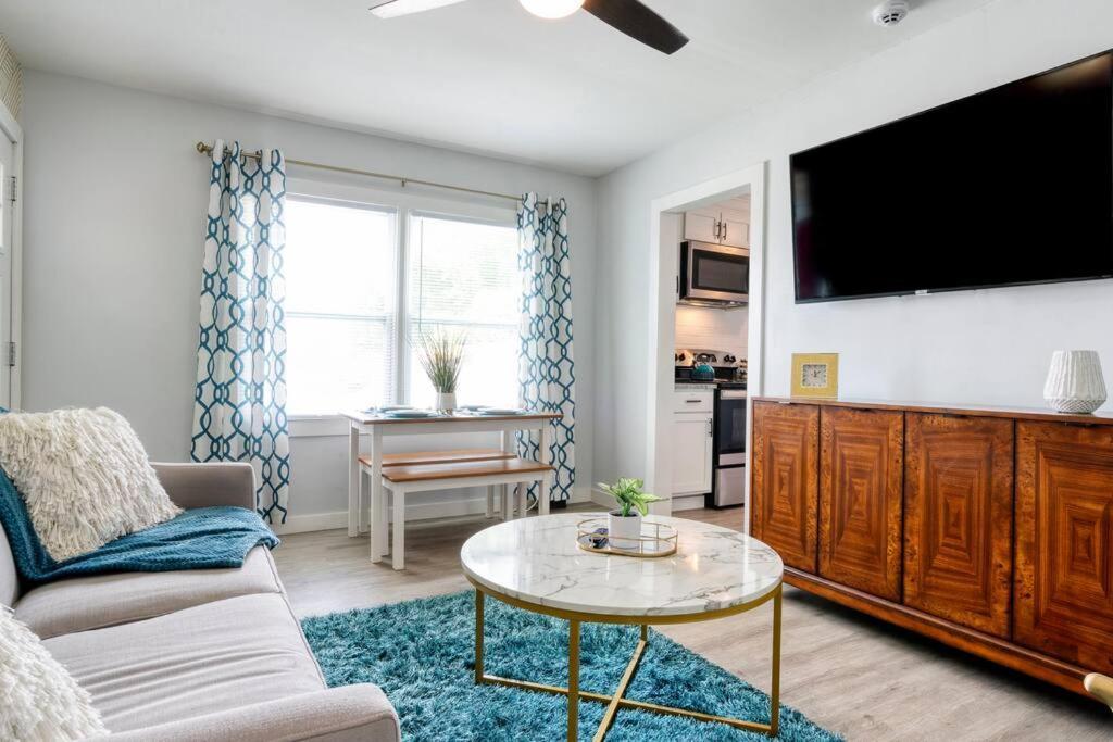 2Br 1Ba Duplex House King Beds Great For Small Groups Close To All Uptown Charlotte Attractions Экстерьер фото