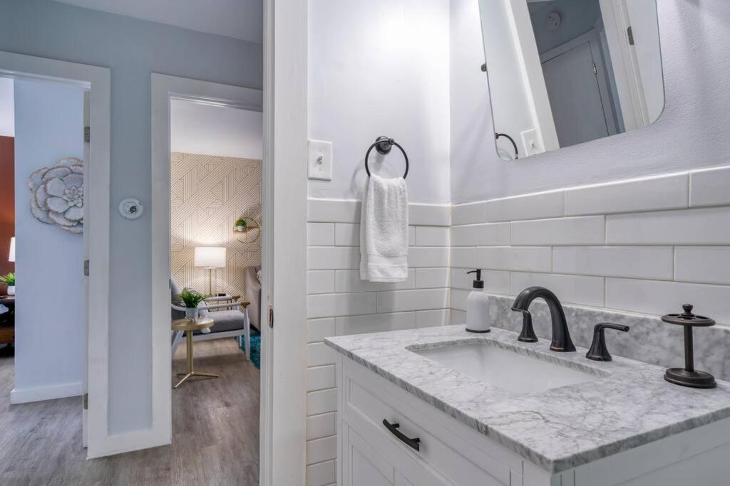 2Br 1Ba Duplex House King Beds Great For Small Groups Close To All Uptown Charlotte Attractions Экстерьер фото