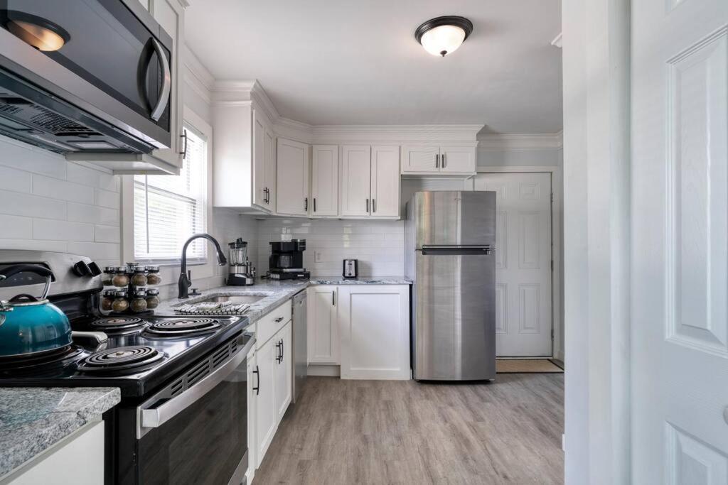 2Br 1Ba Duplex House King Beds Great For Small Groups Close To All Uptown Charlotte Attractions Экстерьер фото