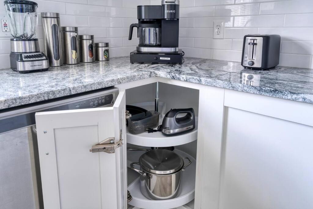 2Br 1Ba Duplex House King Beds Great For Small Groups Close To All Uptown Charlotte Attractions Экстерьер фото